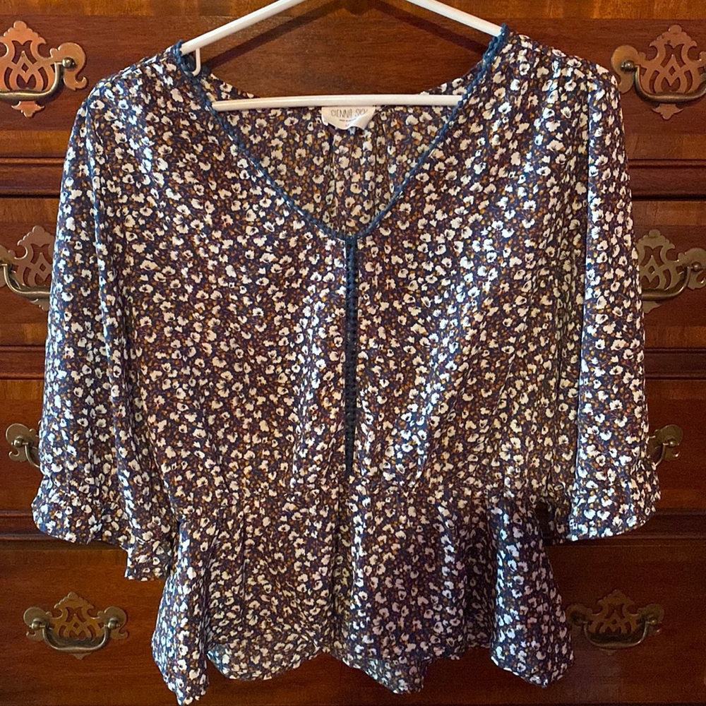 Medium floral boho top. Sienna Sky.